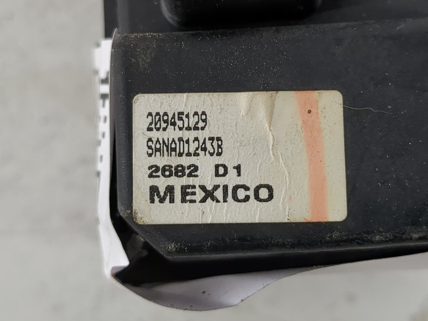 2007-2013 Gmc Sierra 1500 Master Power Window Switch Replacement Driver Side Left P/N:20945129 Fits OEM Used Auto Parts - Oe