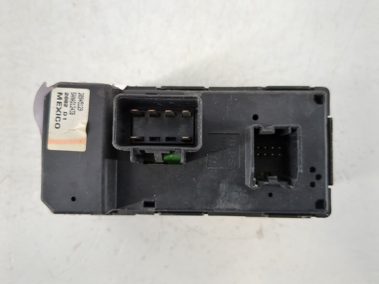 2007-2013 Gmc Sierra 1500 Master Power Window Switch Replacement Driver Side Left P/N:20945129 Fits OEM Used Auto Parts - Oe