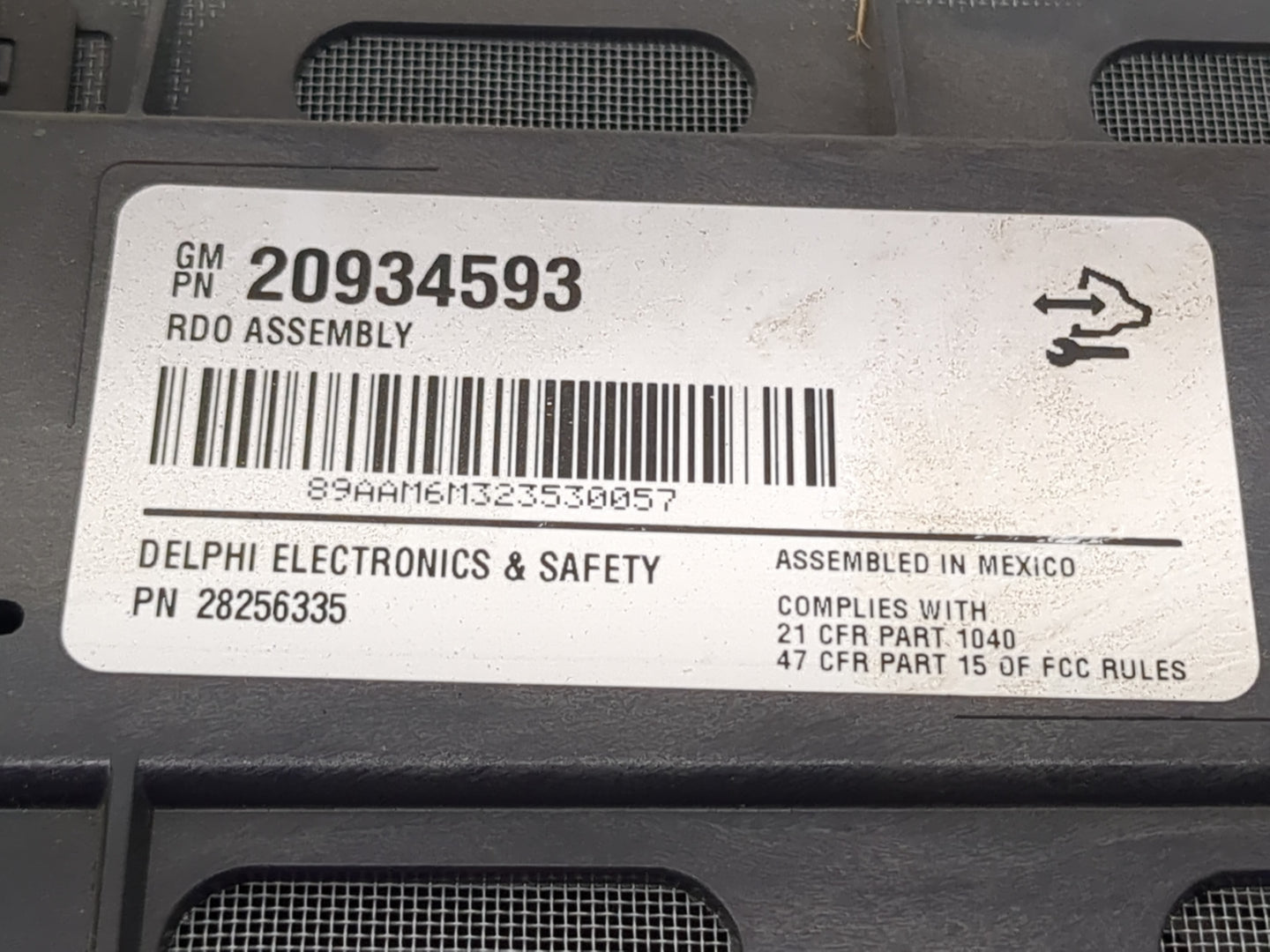 2010-2013 Gmc Sierra 1500 Radio AM FM Cd Player Receiver Replacement P/N:20934593 Fits OEM Used Auto Parts - Oemusedautopart