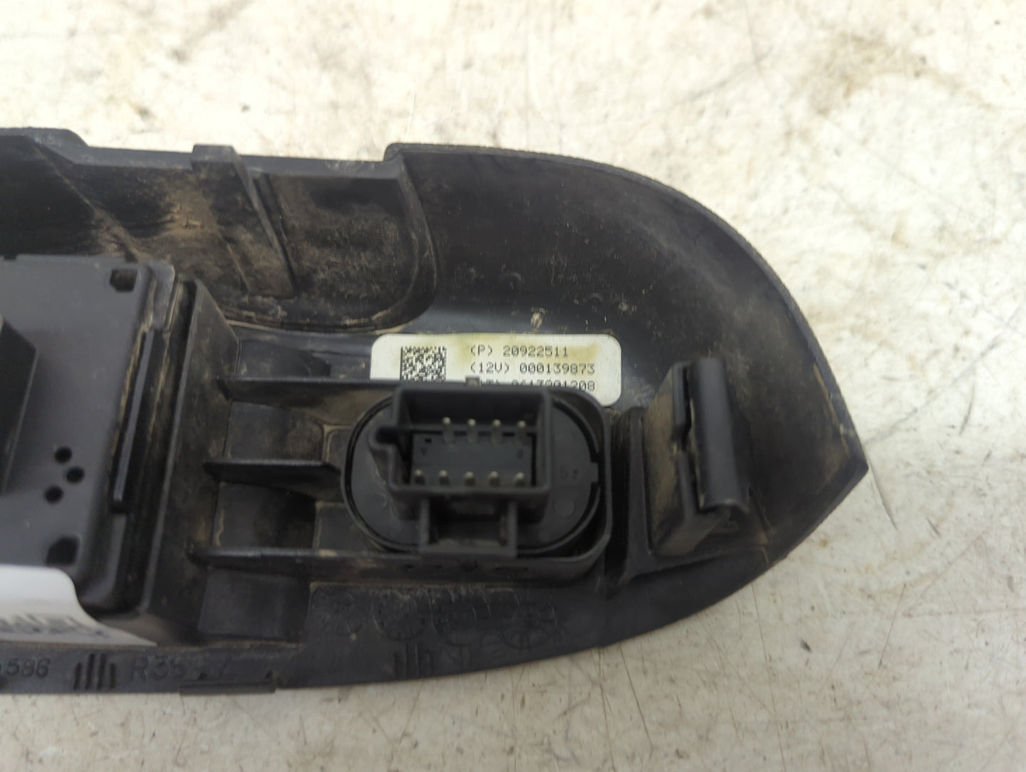 2013 Gmc Sierra 1500 Master Power Window Switch Replacement Driver Side Left P/N:20922511 Fits OEM Used Auto Parts - Oemused