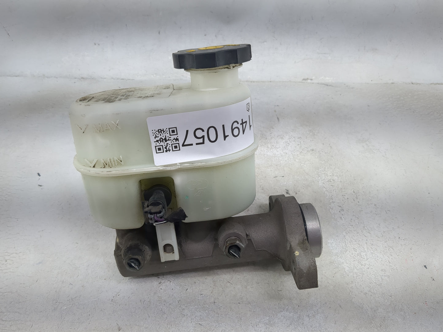 2009-2013 Gmc Sierra 1500 Brake Master Cylinder - Oemusedautoparts1.com
