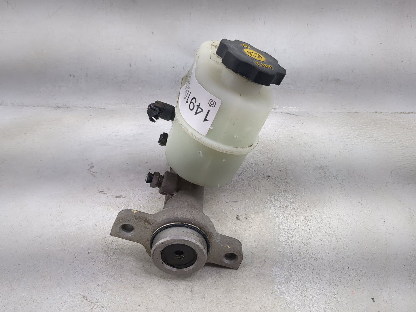 2009-2013 Gmc Sierra 1500 Brake Master Cylinder - Oemusedautoparts1.com