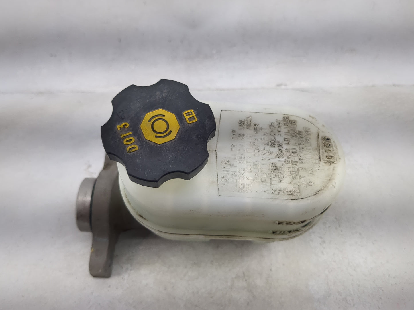 2009-2013 Gmc Sierra 1500 Brake Master Cylinder - Oemusedautoparts1.com