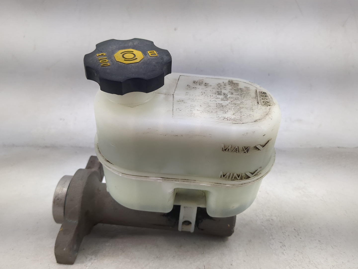 2009-2013 Gmc Sierra 1500 Brake Master Cylinder - Oemusedautoparts1.com