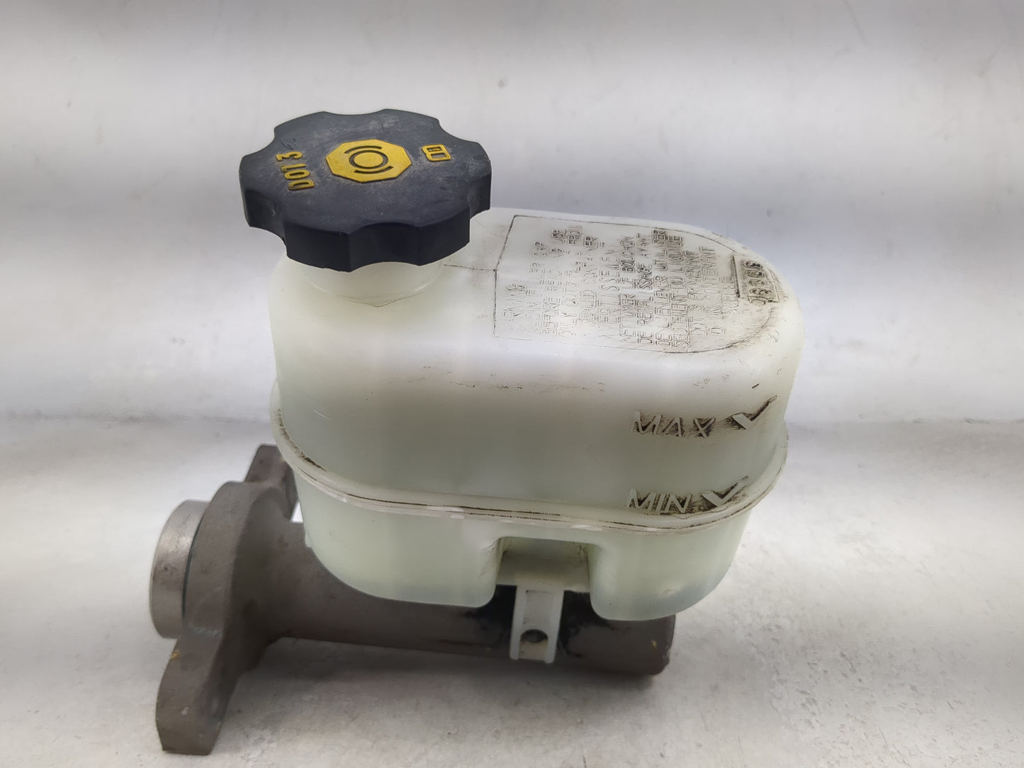 2009-2013 Gmc Sierra 1500 Brake Master Cylinder - Oemusedautoparts1.com