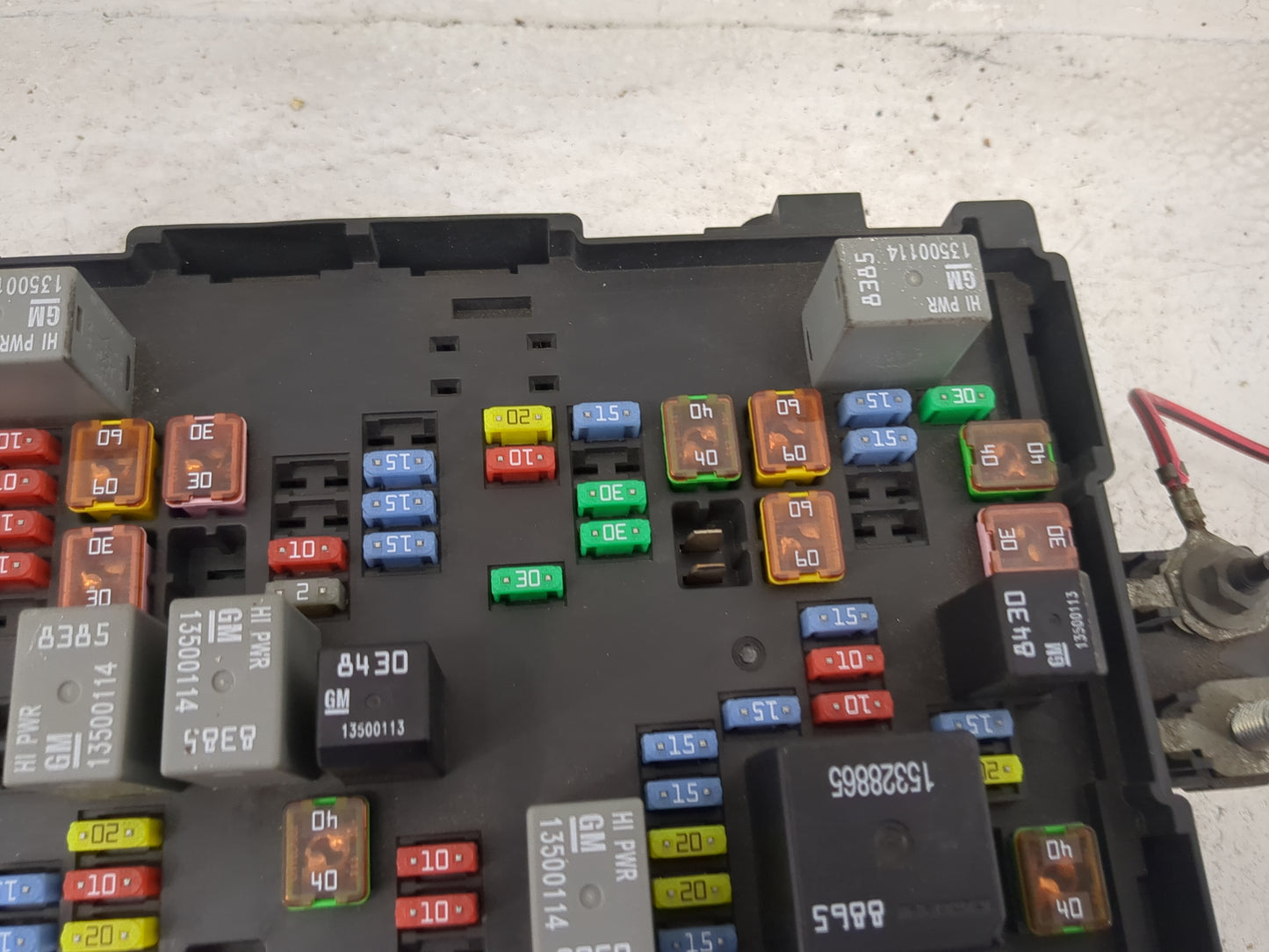 2010-2013 Gmc Sierra 1500 Fusebox Fuse Box Panel Relay Module P/N:22798215 22798215_N1 Fits Fits 2010 2011 2012 2013 OEM Use