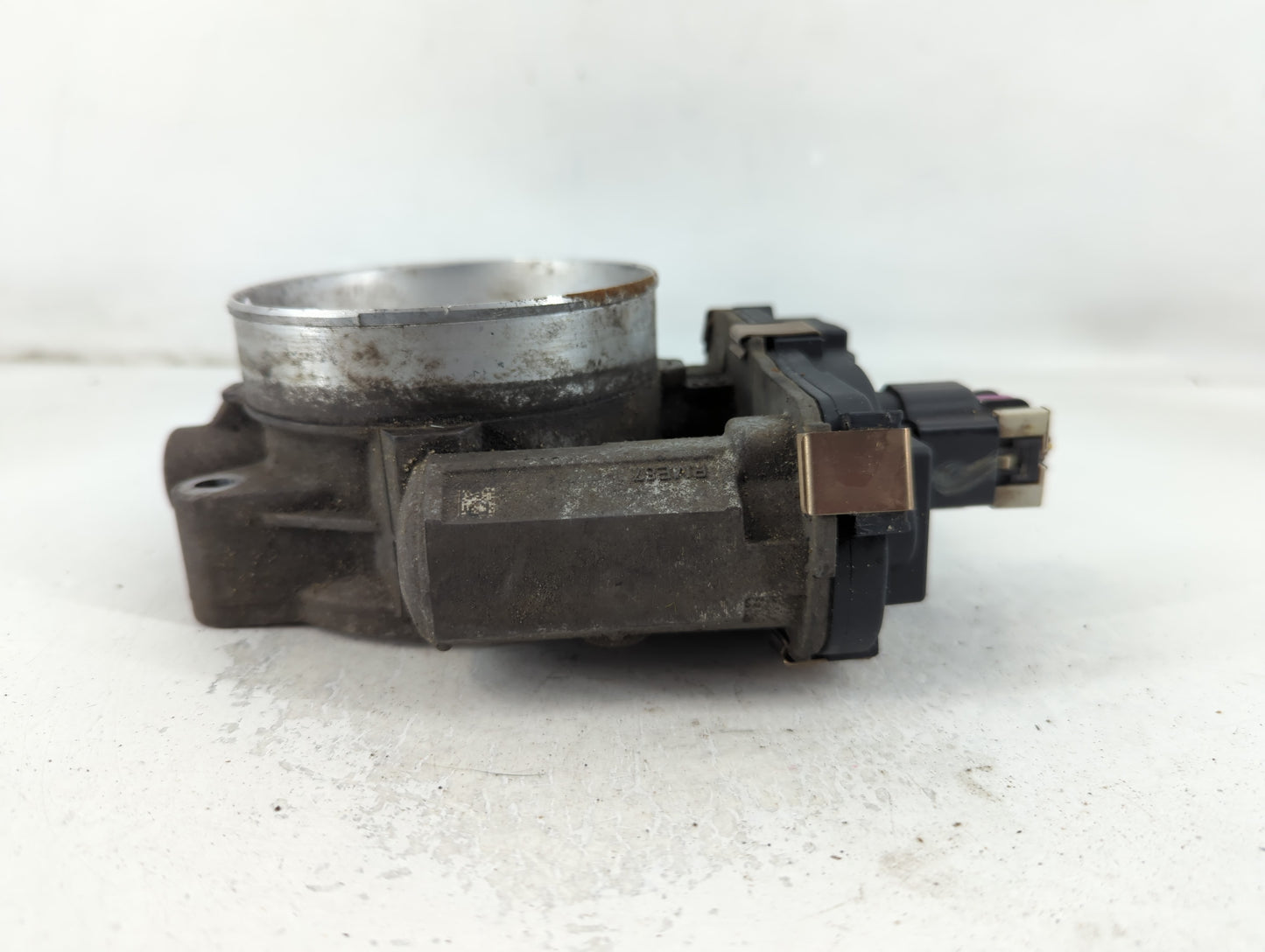 2009-2013 Gmc Sierra 1500 Throttle Body P/N:RME87 Fits Fits 2009 2010 2011 2012 2013 2014 2015 OEM Used Auto Parts - Oemused