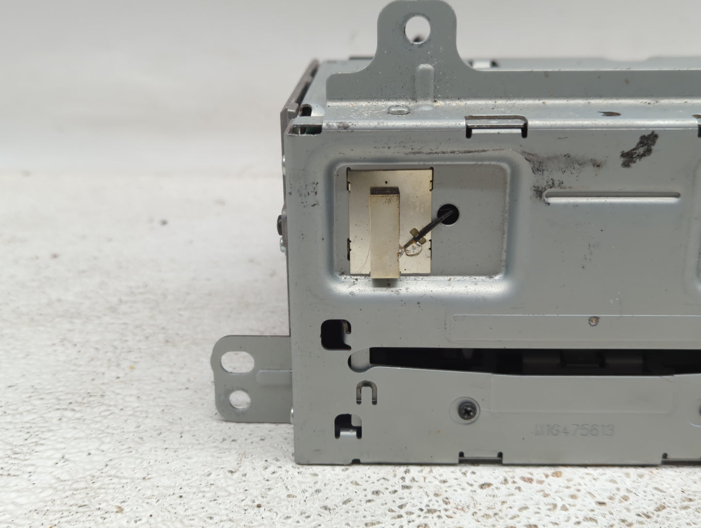 2013 Gmc Terrain Radio AM FM Cd Player Receiver Replacement P/N:23135481 Fits OEM Used Auto Parts - Oemusedautoparts1.com