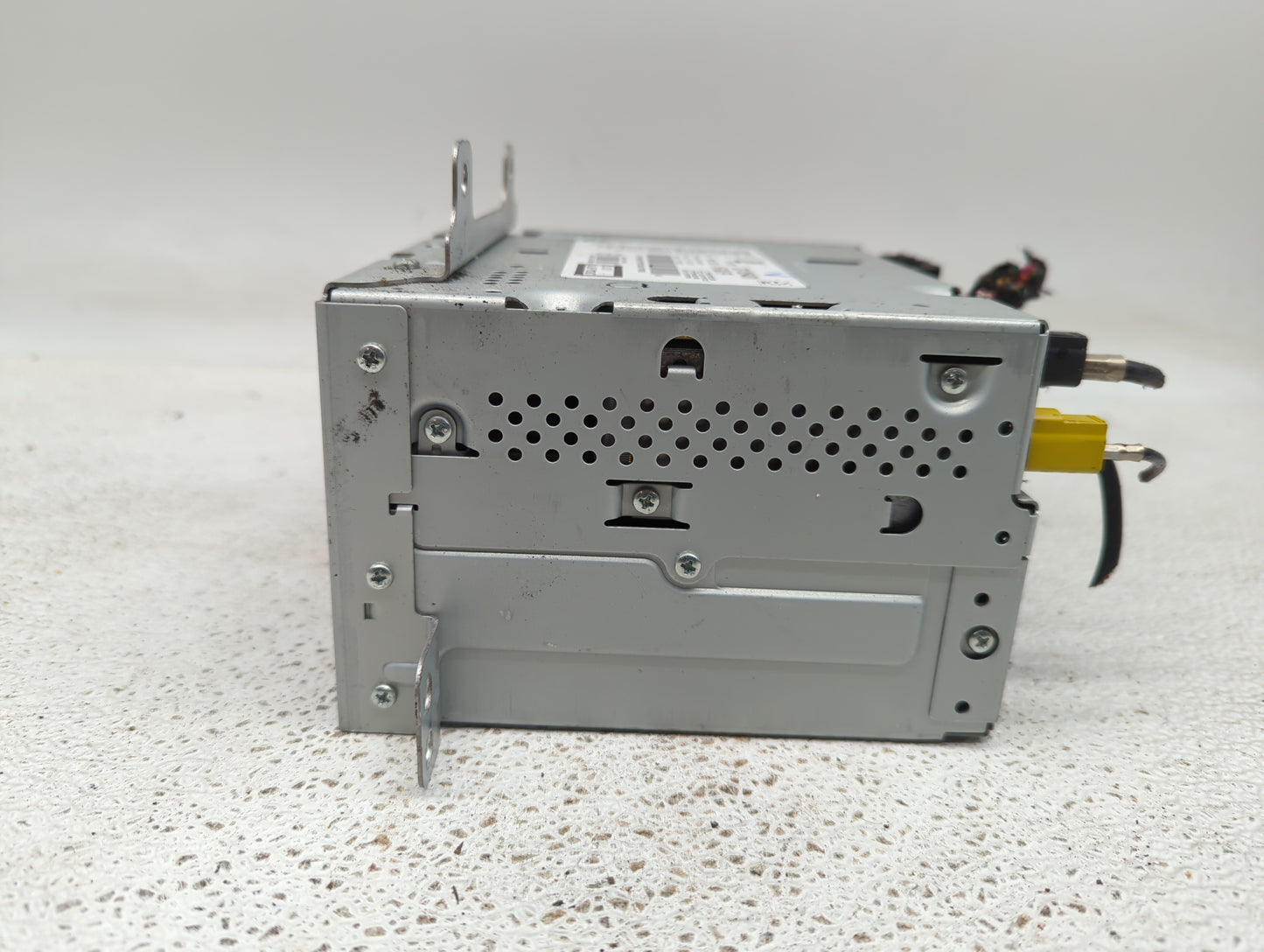 2013 Gmc Terrain Radio AM FM Cd Player Receiver Replacement P/N:23135481 Fits OEM Used Auto Parts - Oemusedautoparts1.com