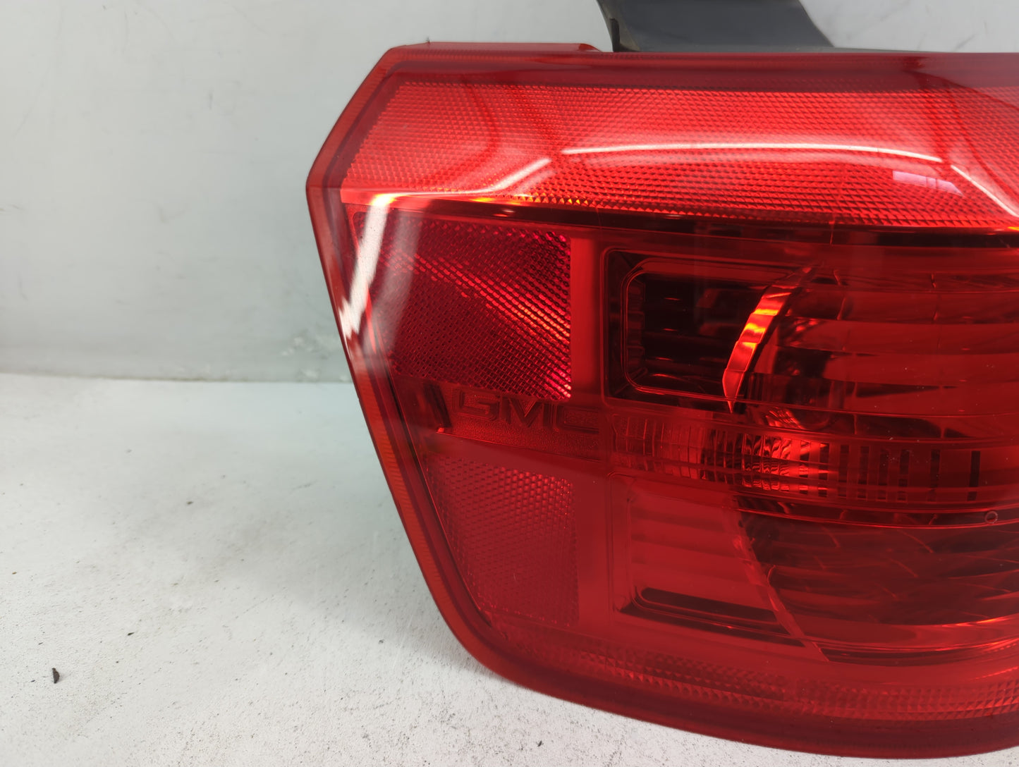 2010-2017 Gmc Terrain Tail Light Assembly Passenger Right OEM Fits Fits 2010 2011 2012 2013 2014 2015 2016 2017 OEM Used Aut