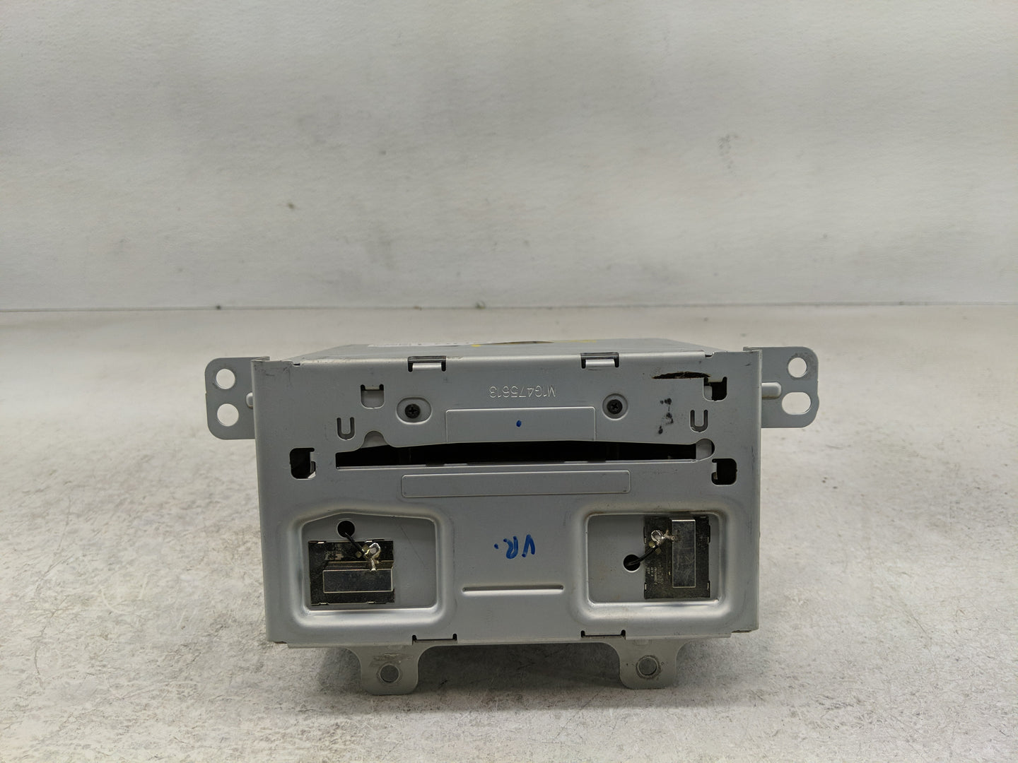 2013 Gmc Terrain Radio AM FM Cd Player Receiver Replacement P/N:22965237 Fits OEM Used Auto Parts - Oemusedautoparts1.com