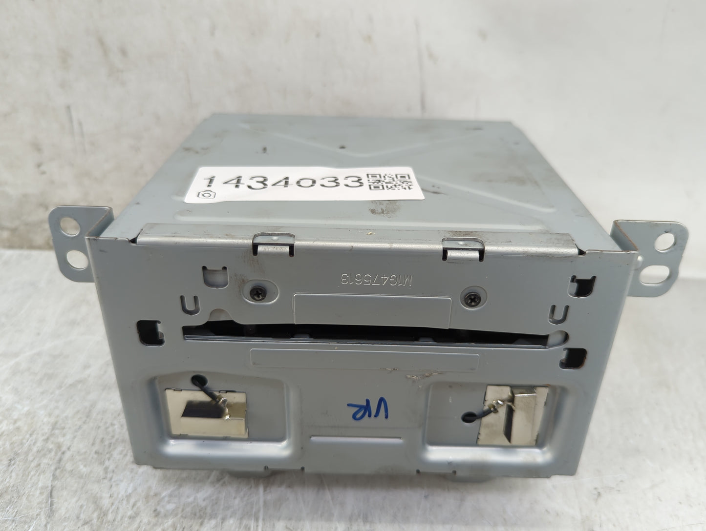 2013 Gmc Terrain Radio AM FM Cd Player Receiver Replacement P/N:22979837 GA-130-COLR-NS, CQ-FG7ZE7GDA Fits OEM Used Auto Par