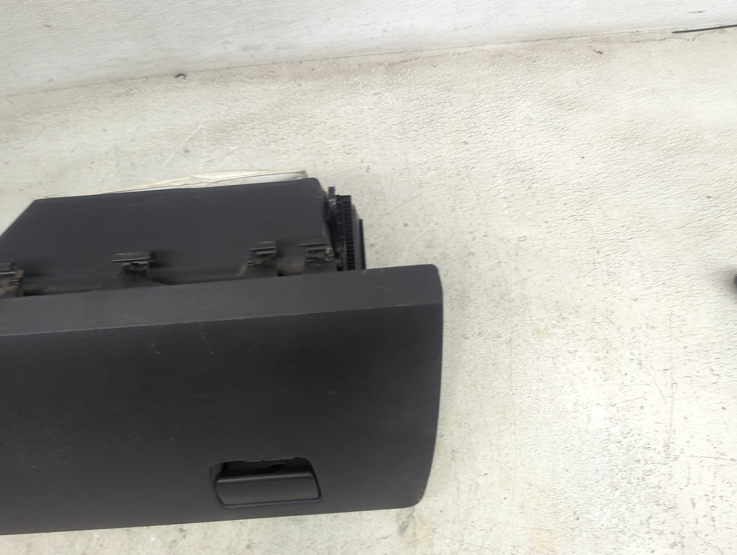2013 Gmc Terrain Passenger Glove Box Door Storage Compartment Black - Oemusedautoparts1.com