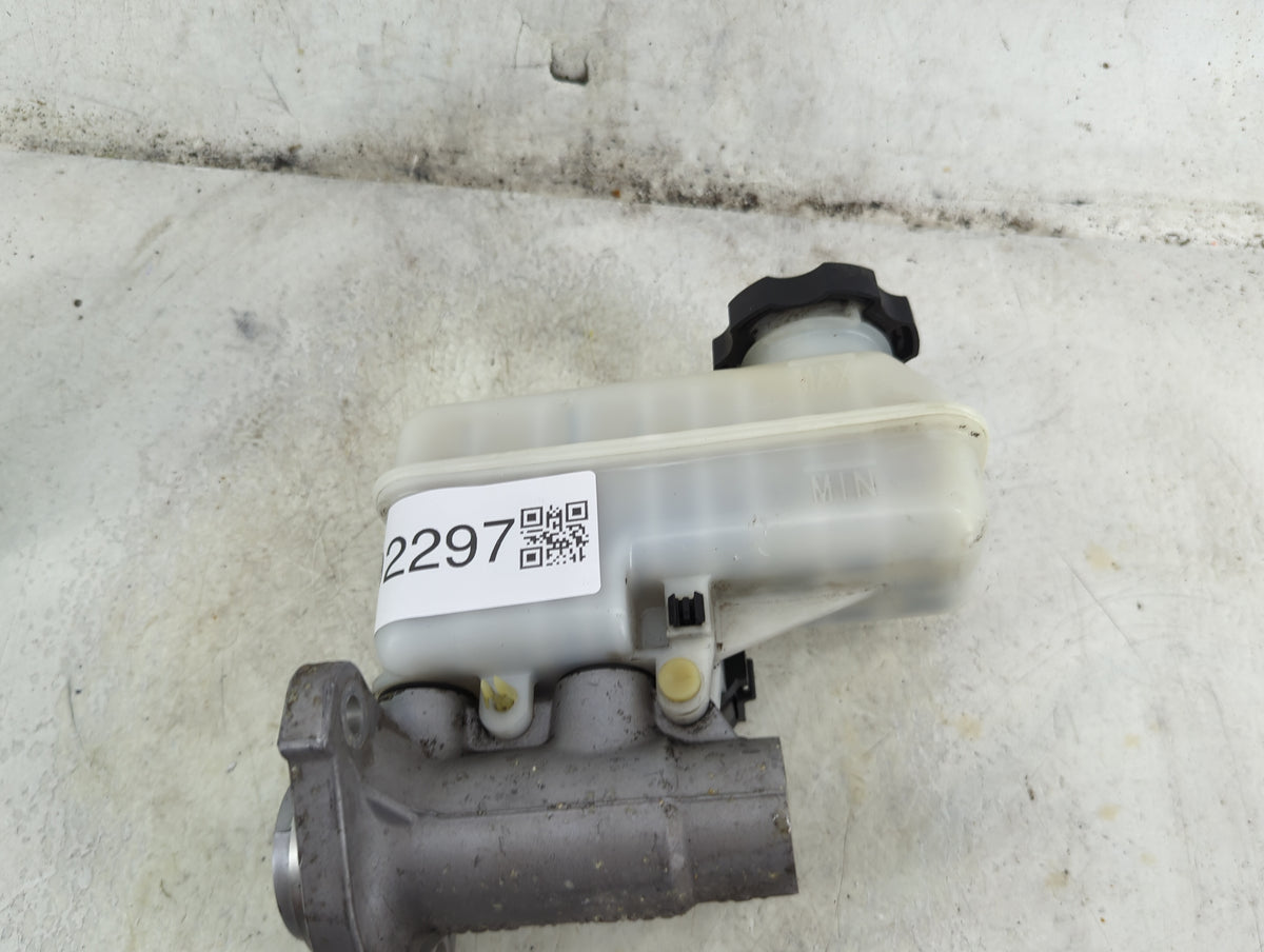 2011-2017 Gmc Terrain Brake Master Cylinder 1492297 - Oemusedautoparts1.com