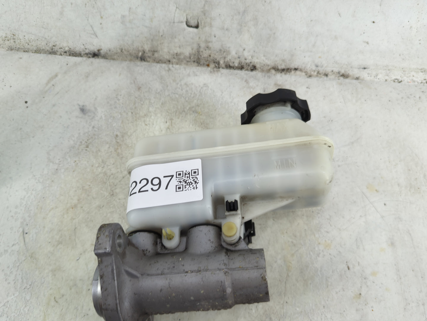 2011-2017 Gmc Terrain Brake Master Cylinder 1492297 - Oemusedautoparts1.com
