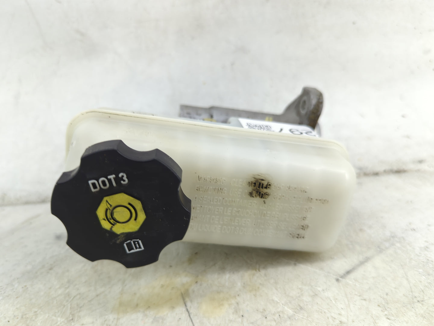 2011-2017 Gmc Terrain Brake Master Cylinder 1492297 - Oemusedautoparts1.com