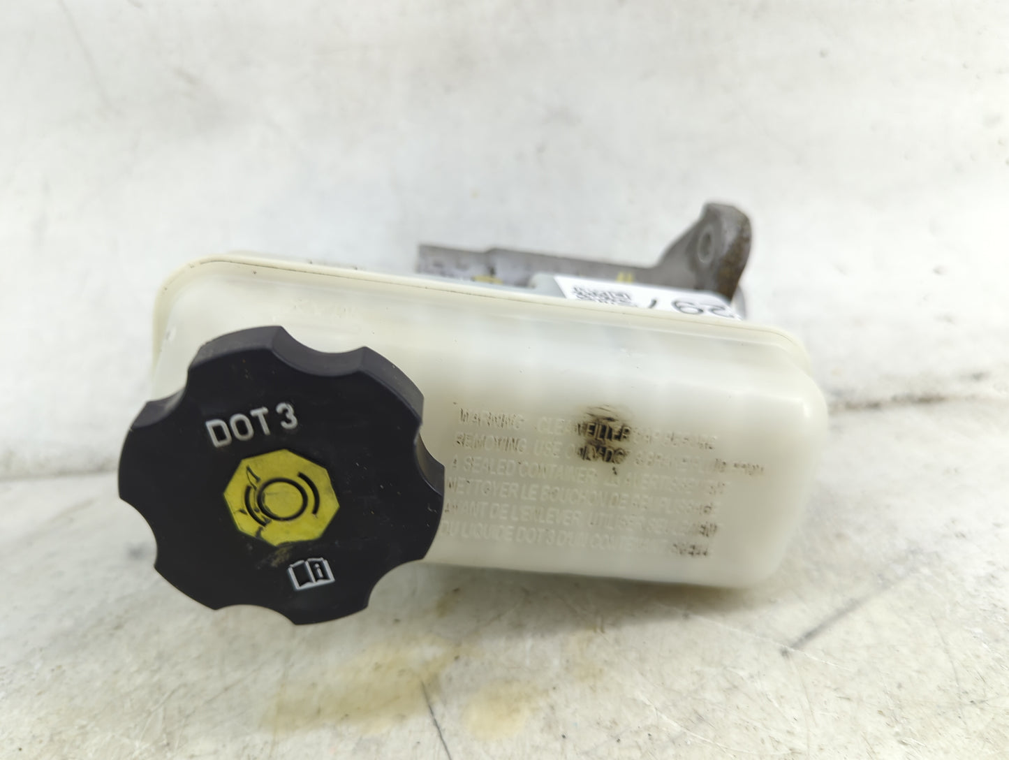 2011-2017 Gmc Terrain Brake Master Cylinder 1492297 - Oemusedautoparts1.com