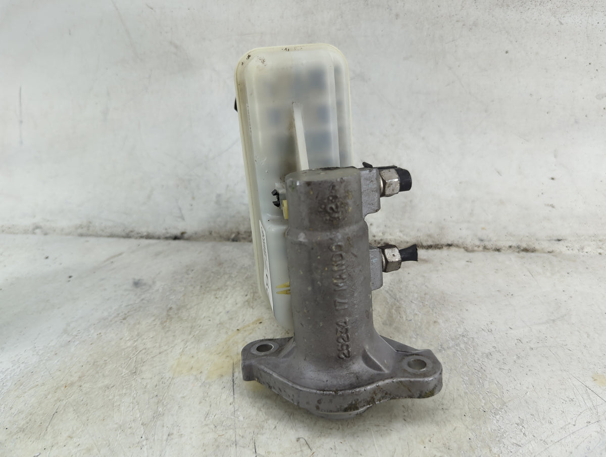 2011-2017 Gmc Terrain Brake Master Cylinder 1492297 - Oemusedautoparts1.com