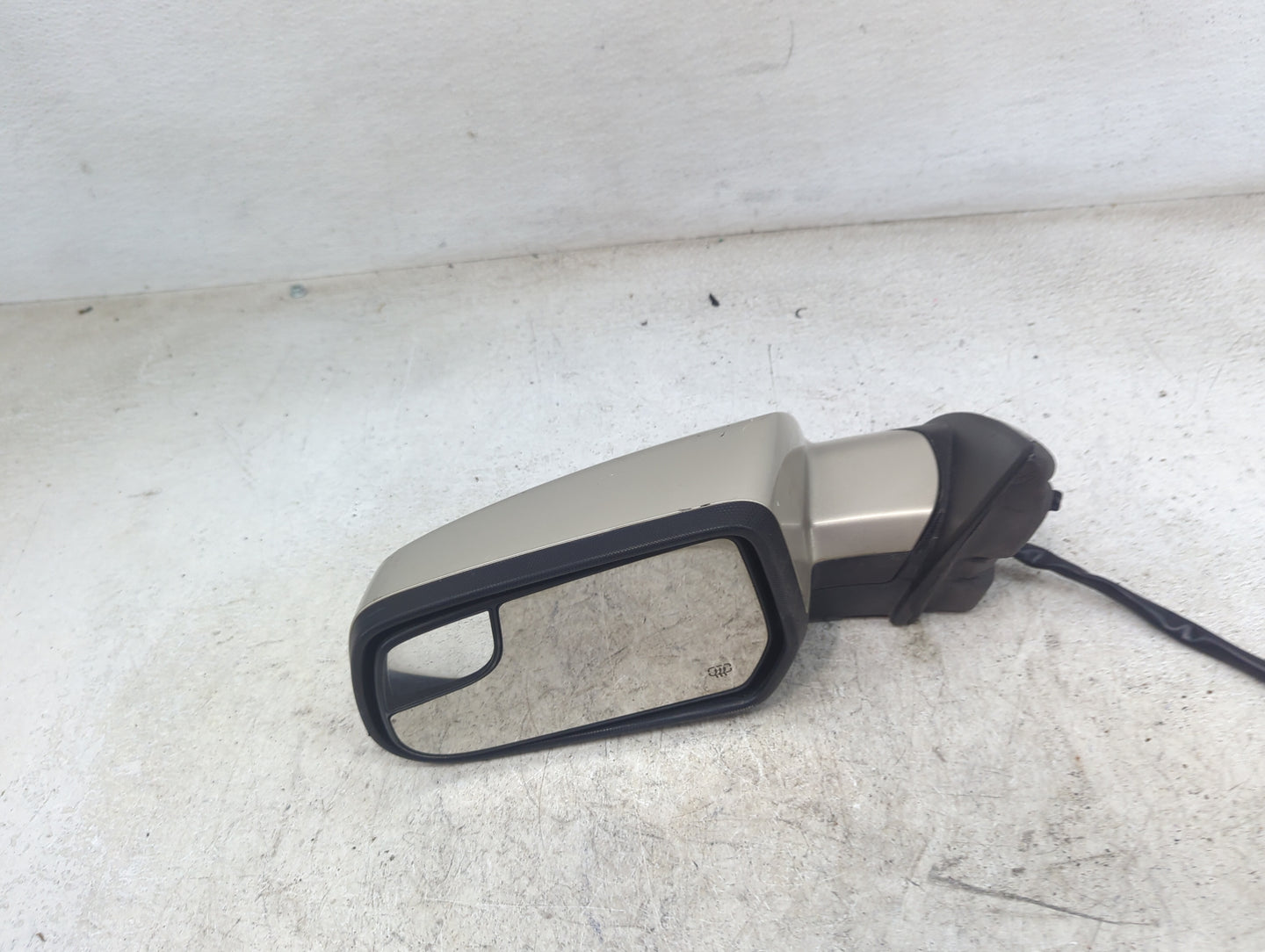 2011-2014 Gmc Terrain Driver Side View Mirror - Left Door Mirror OEM Used - Oemusedautoparts1.com