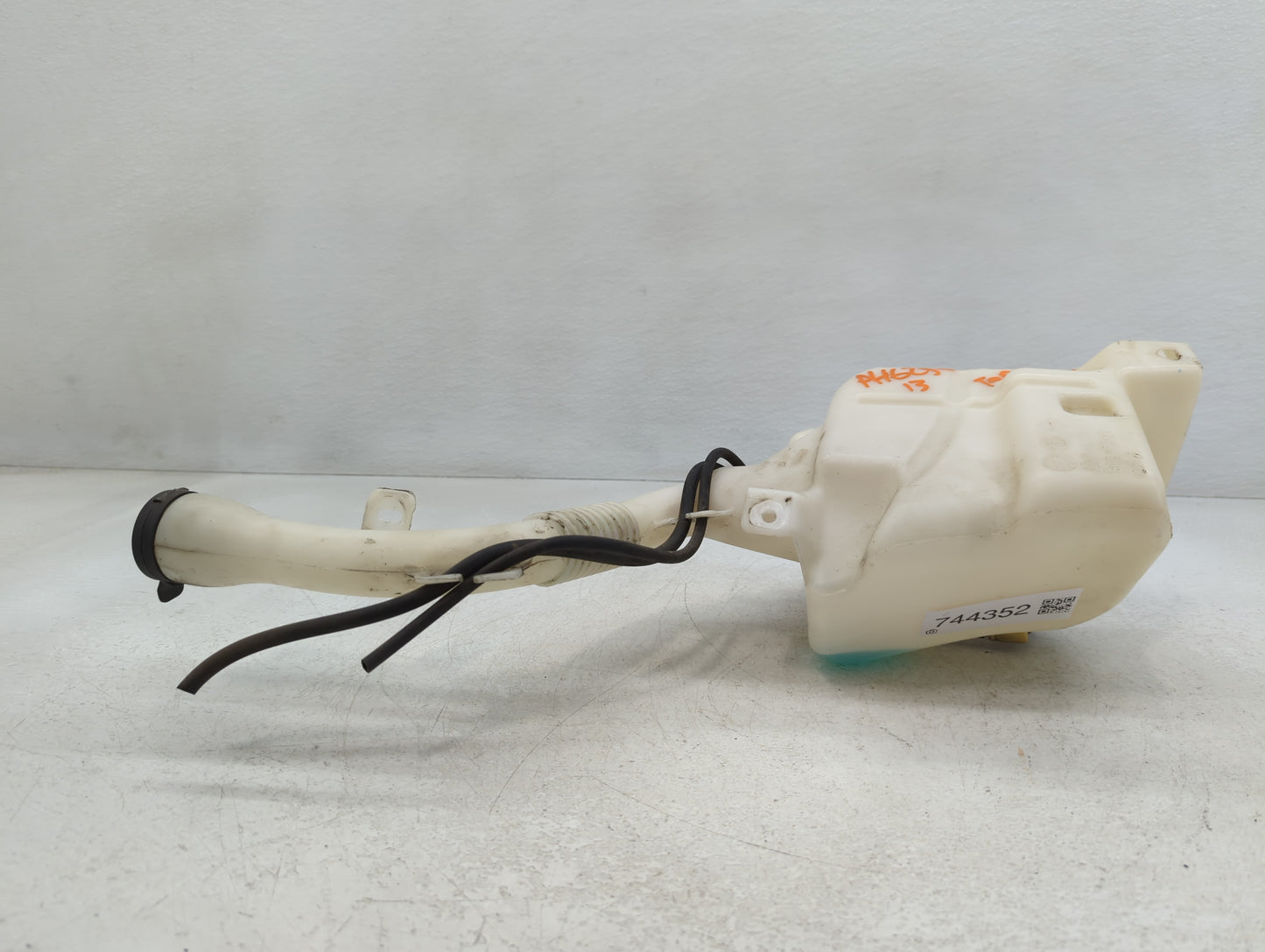 2010-2017 Gmc Terrain Windshield Washer Fluid Reservoir Bottle Oem - Oemusedautoparts1.com