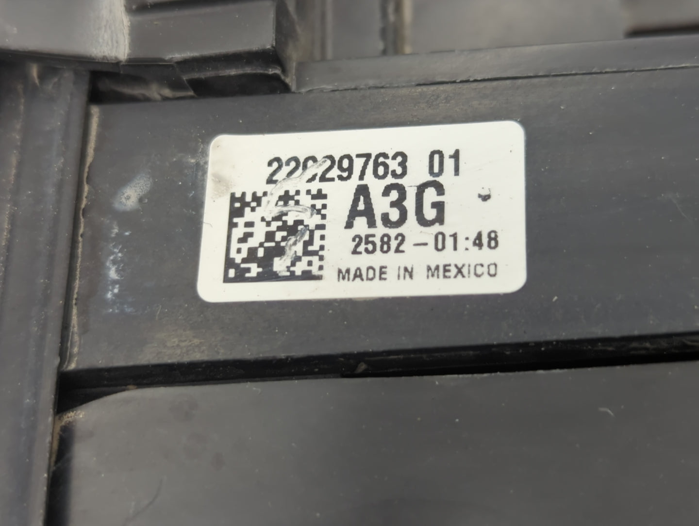 2013-2016 Gmc Terrain Fusebox Fuse Box Panel Relay Module P/N:22029763 Fits Fits 2013 2014 2015 2016 OEM Used Auto Parts - O