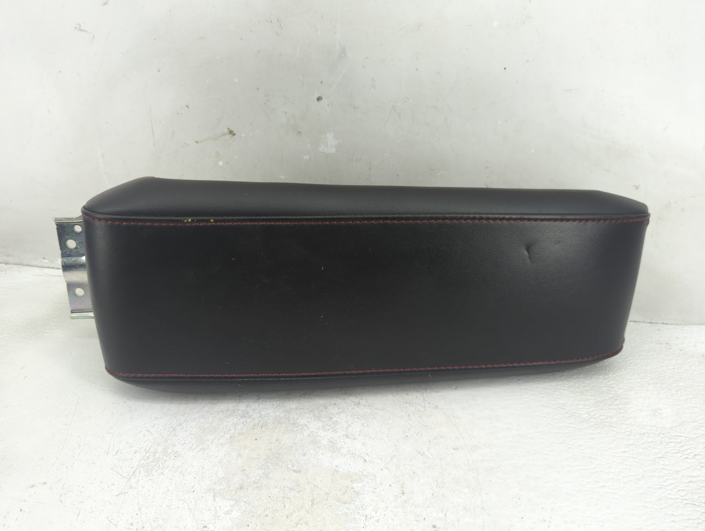 2013-2015 Gmc Terrain Center Console Armrest Cover Lid Fits Fits 2013 2014 2015 OEM Used Auto Parts - Oemusedautoparts1.com