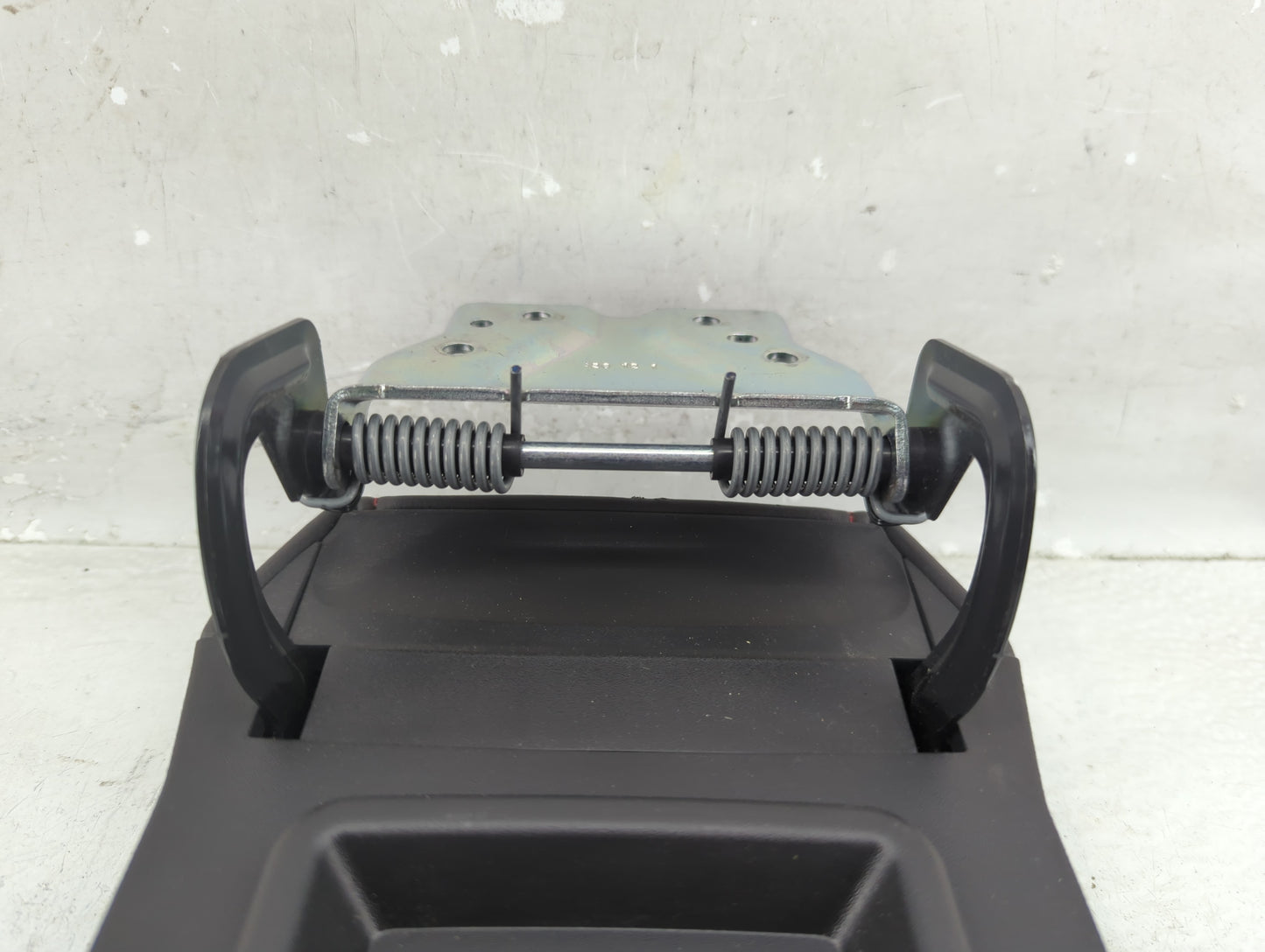 2013-2015 Gmc Terrain Center Console Armrest Cover Lid Fits Fits 2013 2014 2015 OEM Used Auto Parts - Oemusedautoparts1.com