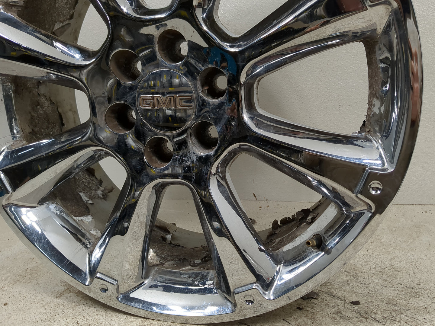 2009-2014 Gmc Yukon Oem Wheel Rim - Oemusedautoparts1.com