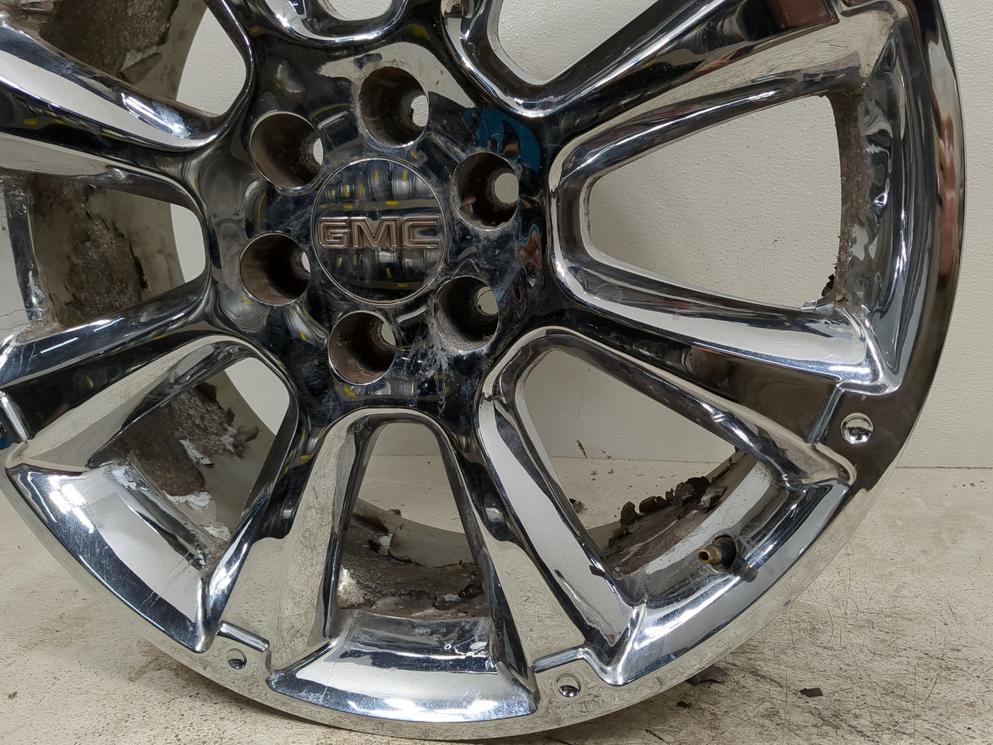 2009-2014 Gmc Yukon Oem Wheel Rim - Oemusedautoparts1.com