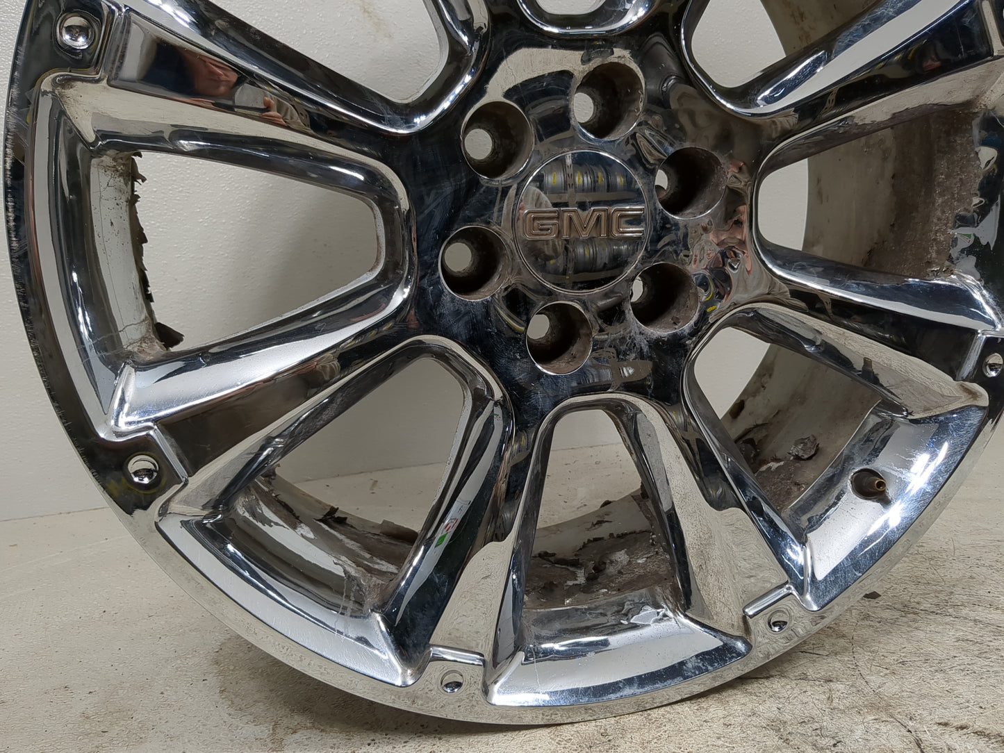 2009-2014 Gmc Yukon Oem Wheel Rim - Oemusedautoparts1.com
