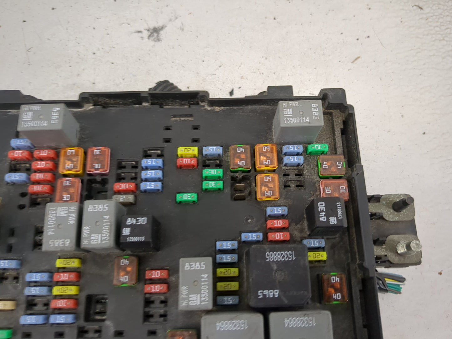 2010-2014 Gmc Yukon Fusebox Fuse Box Panel Relay Module P/N:22798217 22798217-N1 Fits Fits 2010 2011 2012 2013 2014 OEM Used