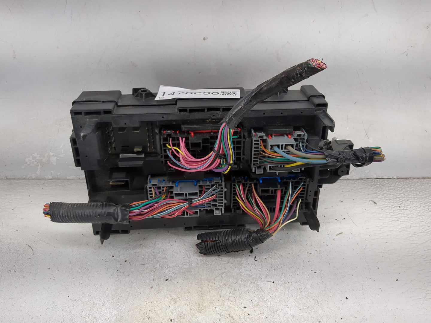 2010-2014 Gmc Yukon Fusebox Fuse Box Panel Relay Module P/N:22798217 22798217-N1 Fits Fits 2010 2011 2012 2013 2014 OEM Used