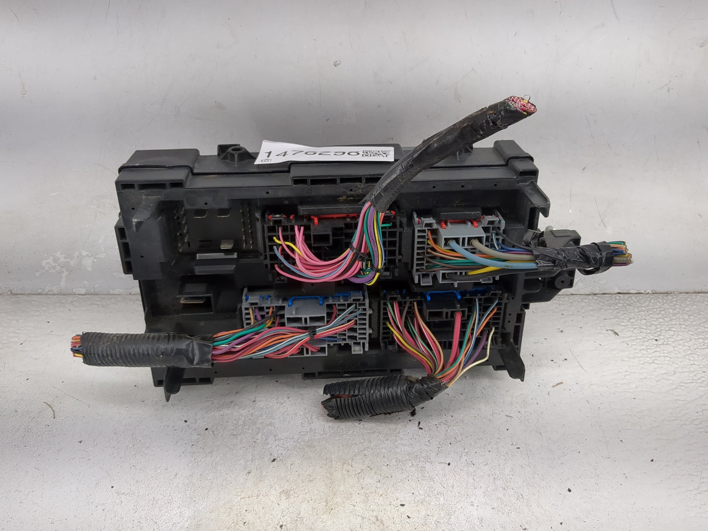 2010-2014 Gmc Yukon Fusebox Fuse Box Panel Relay Module P/N:22798217 22798217-N1 Fits Fits 2010 2011 2012 2013 2014 OEM Used