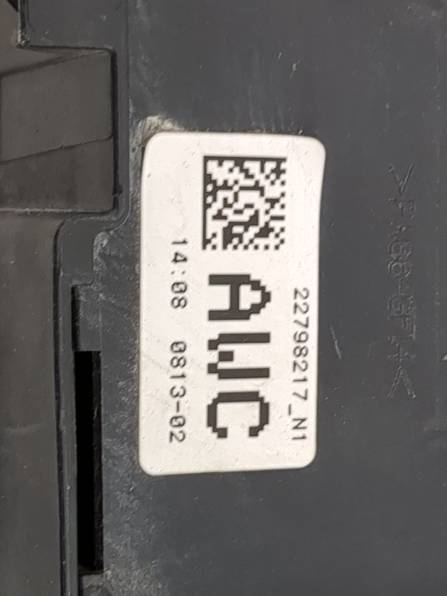 2010-2014 Gmc Yukon Fusebox Fuse Box Panel Relay Module P/N:22798217 22798217-N1 Fits Fits 2010 2011 2012 2013 2014 OEM Used