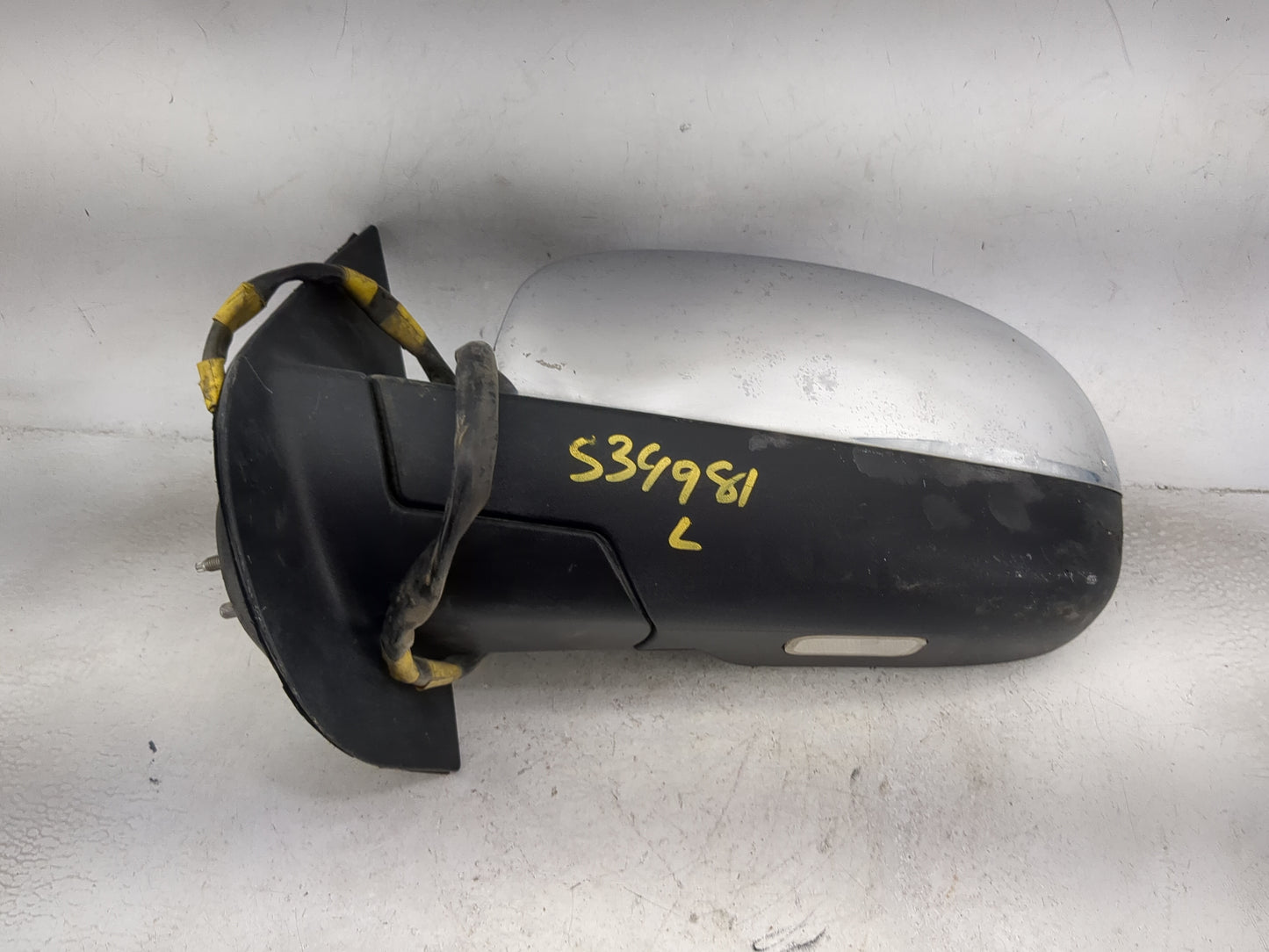 2009-2014 Gmc Yukon Driver Side View Mirror - Left Door Mirror OEM Used - Oemusedautoparts1.com