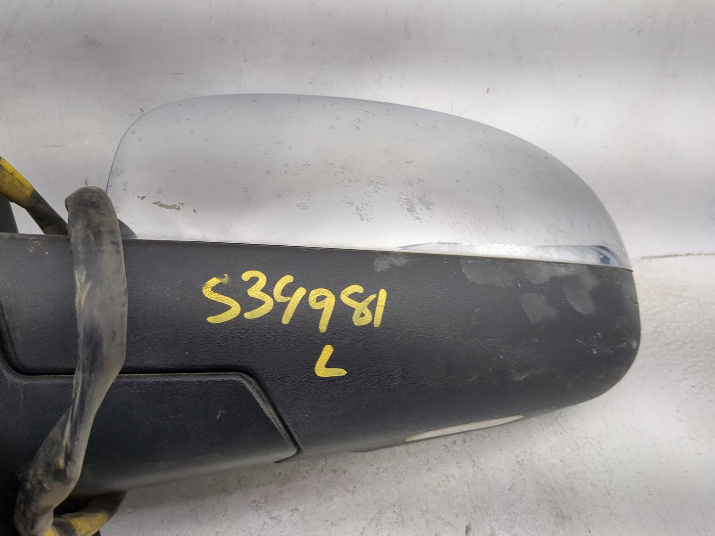 2009-2014 Gmc Yukon Driver Side View Mirror - Left Door Mirror OEM Used - Oemusedautoparts1.com