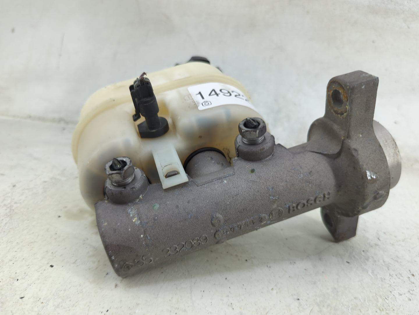 2009-2014 Gmc Yukon Brake Master Cylinder 1492275 - Oemusedautoparts1.com