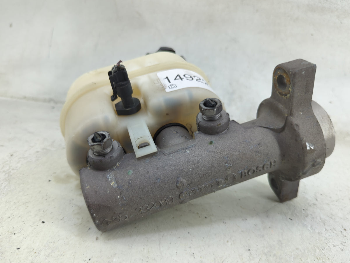 2009-2014 Gmc Yukon Brake Master Cylinder 1492275 - Oemusedautoparts1.com