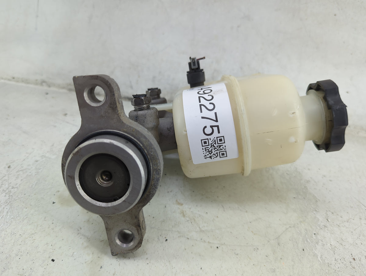 2009-2014 Gmc Yukon Brake Master Cylinder 1492275 - Oemusedautoparts1.com