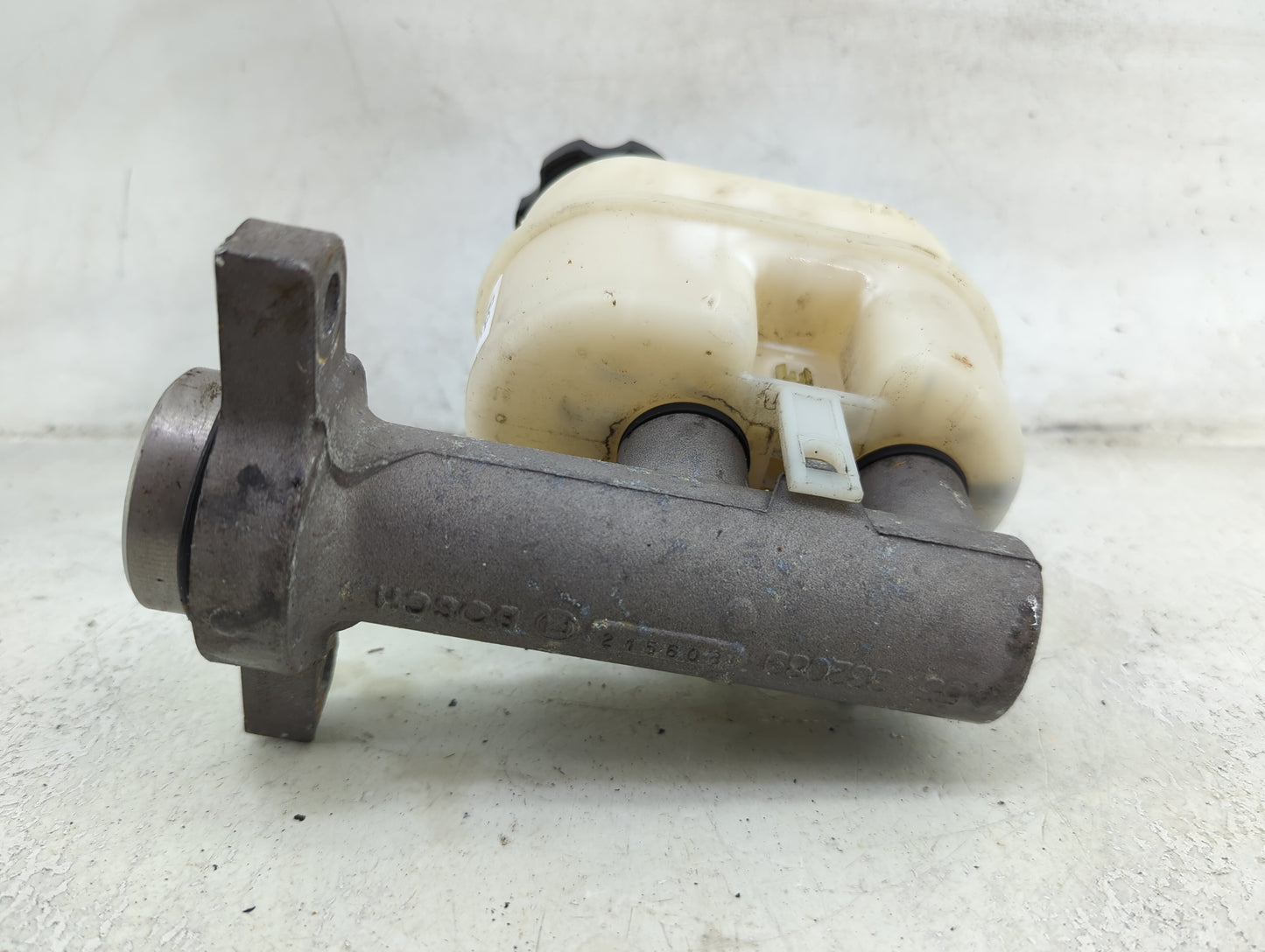 2009-2014 Gmc Yukon Brake Master Cylinder 1492275 - Oemusedautoparts1.com