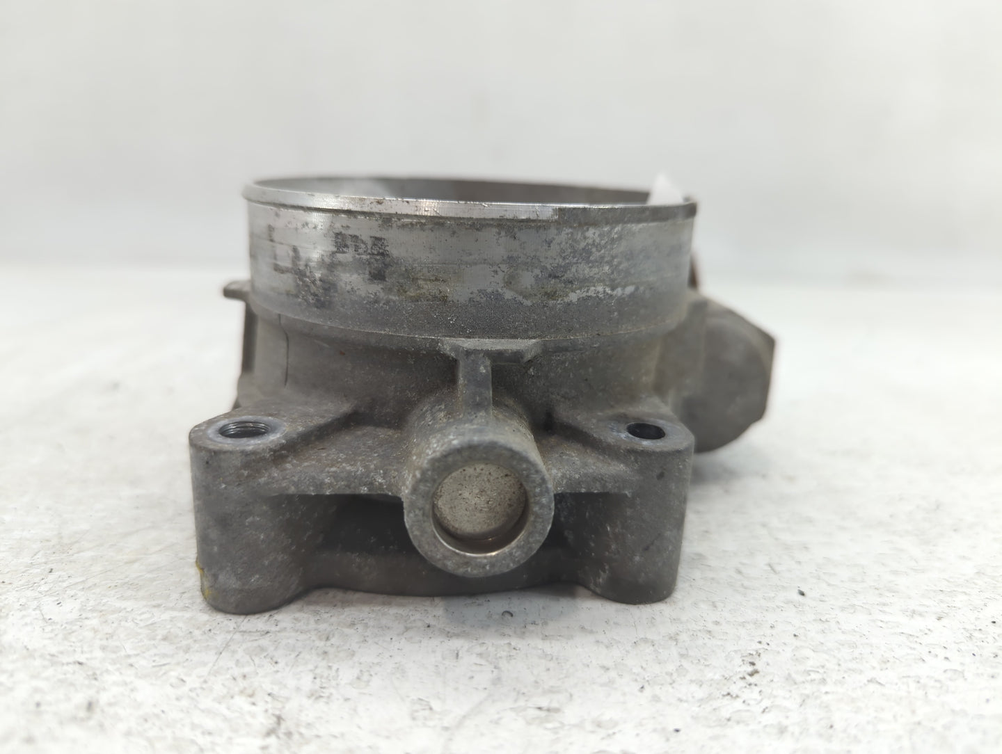 2009-2014 Gmc Yukon Throttle Body P/N:RME87 Fits Fits 2009 2010 2011 2012 2013 2014 2015 OEM Used Auto Parts - Oemusedautopa