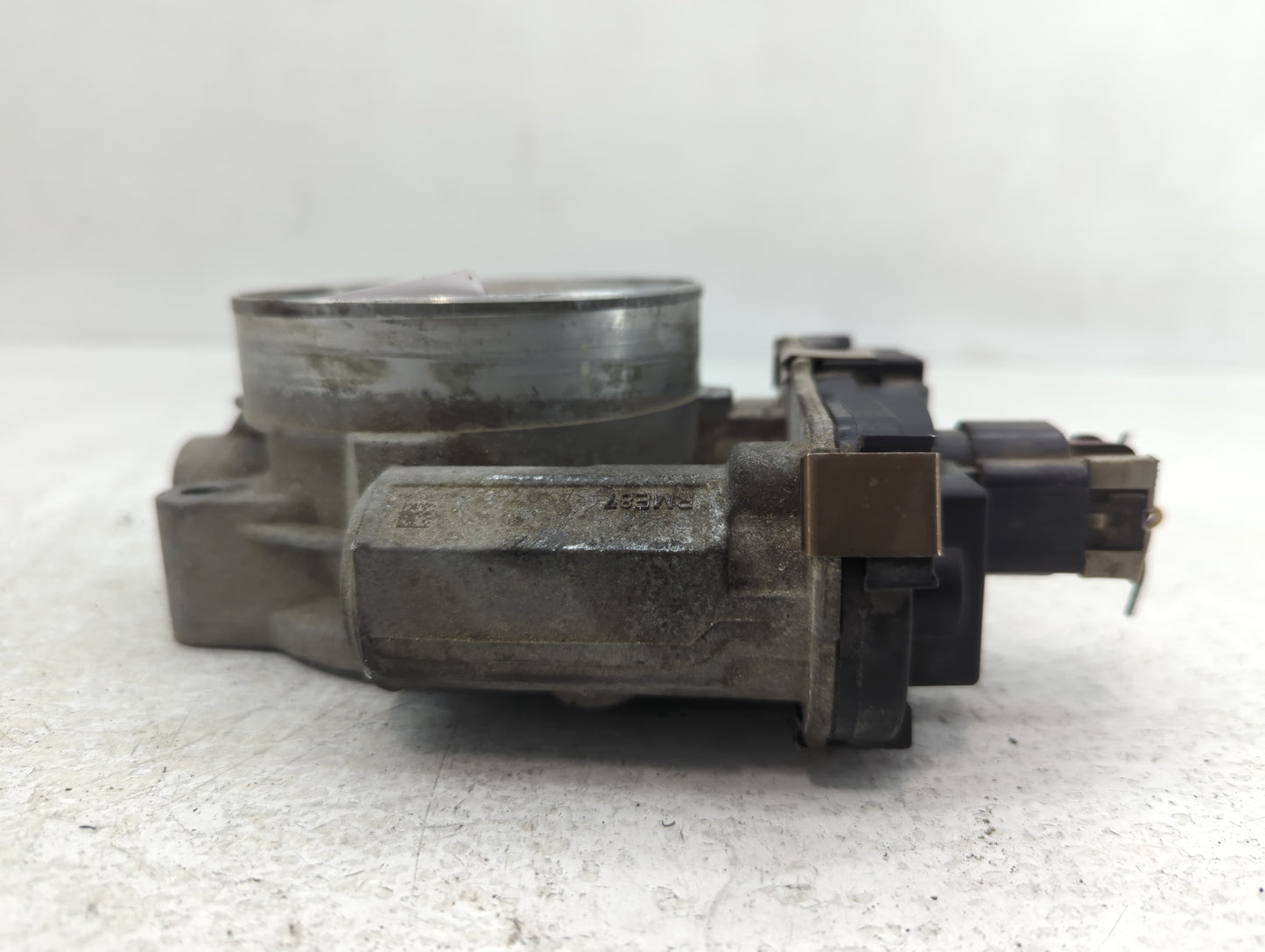 2009-2014 Gmc Yukon Throttle Body P/N:RME87 Fits Fits 2009 2010 2011 2012 2013 2014 2015 OEM Used Auto Parts - Oemusedautopa