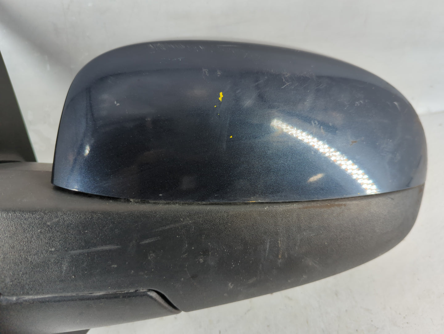 2009-2014 Gmc Yukon Driver Side View Mirror - Left Door Mirror OEM Used - Oemusedautoparts1.com