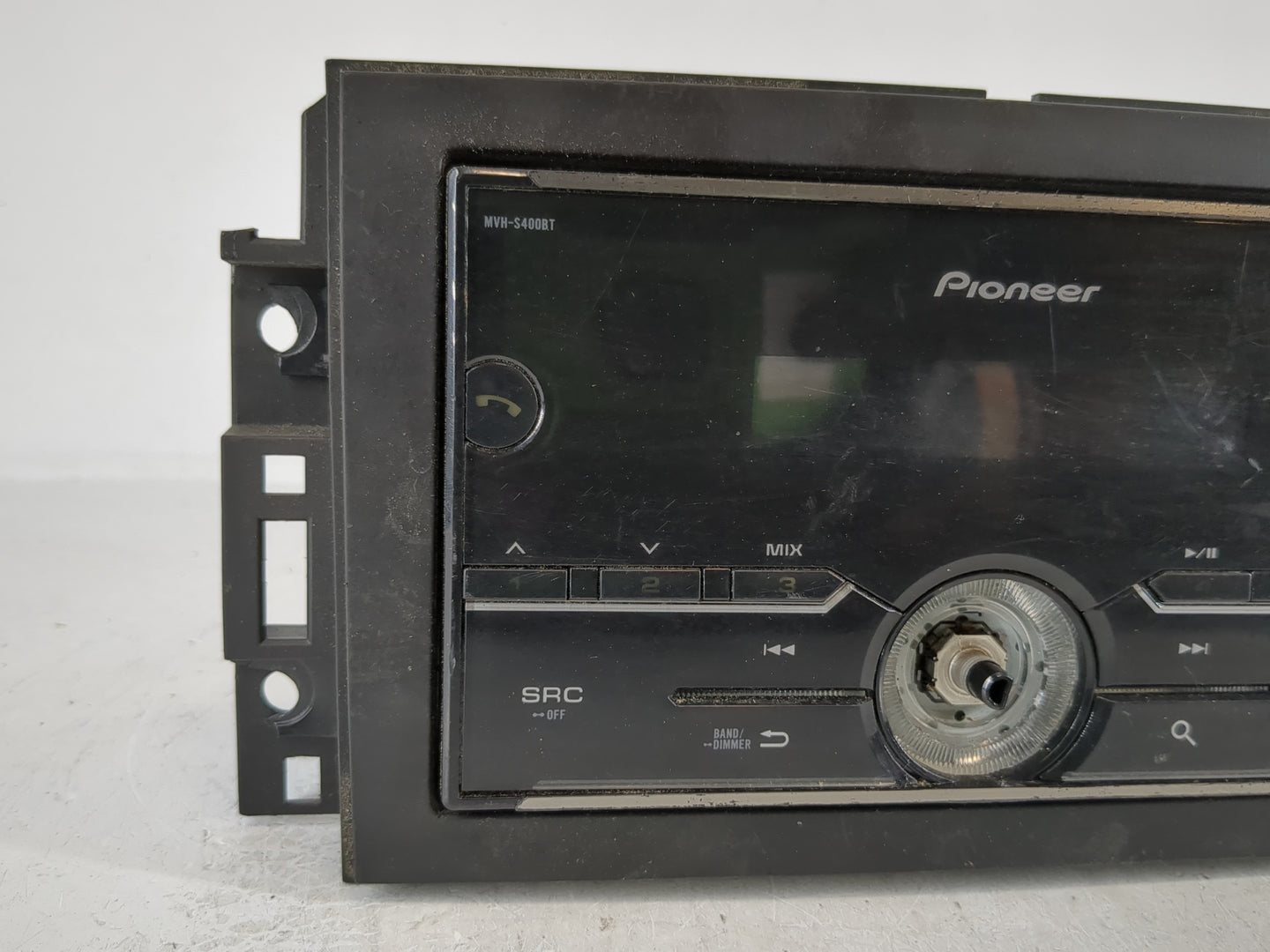 2013 Gmc Yukon Xl Radio AM FM Cd Player Receiver Replacement P/N:MVH-S400BT Fits OEM Used Auto Parts - Oemusedautoparts1.com