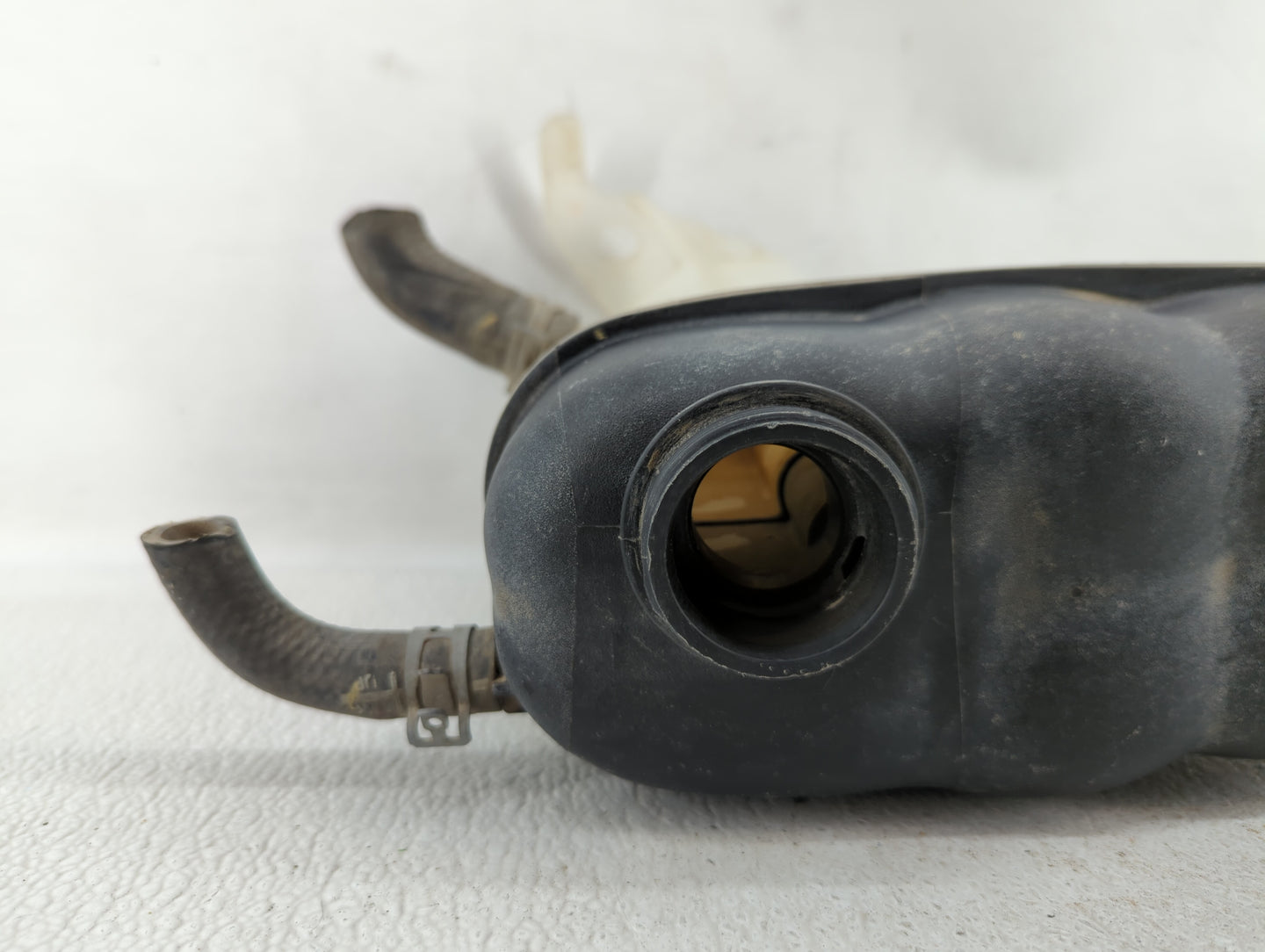 Gmc Yukon Xl Radiator Coolant Overflow Expansion Tank Bottle - Oemusedautoparts1.com