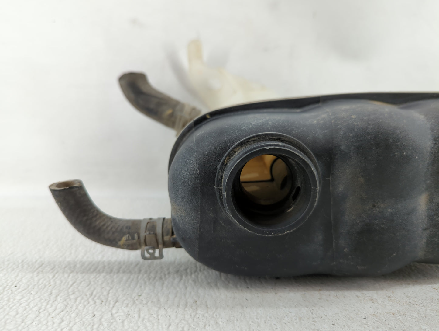 Gmc Yukon Xl Radiator Coolant Overflow Expansion Tank Bottle - Oemusedautoparts1.com