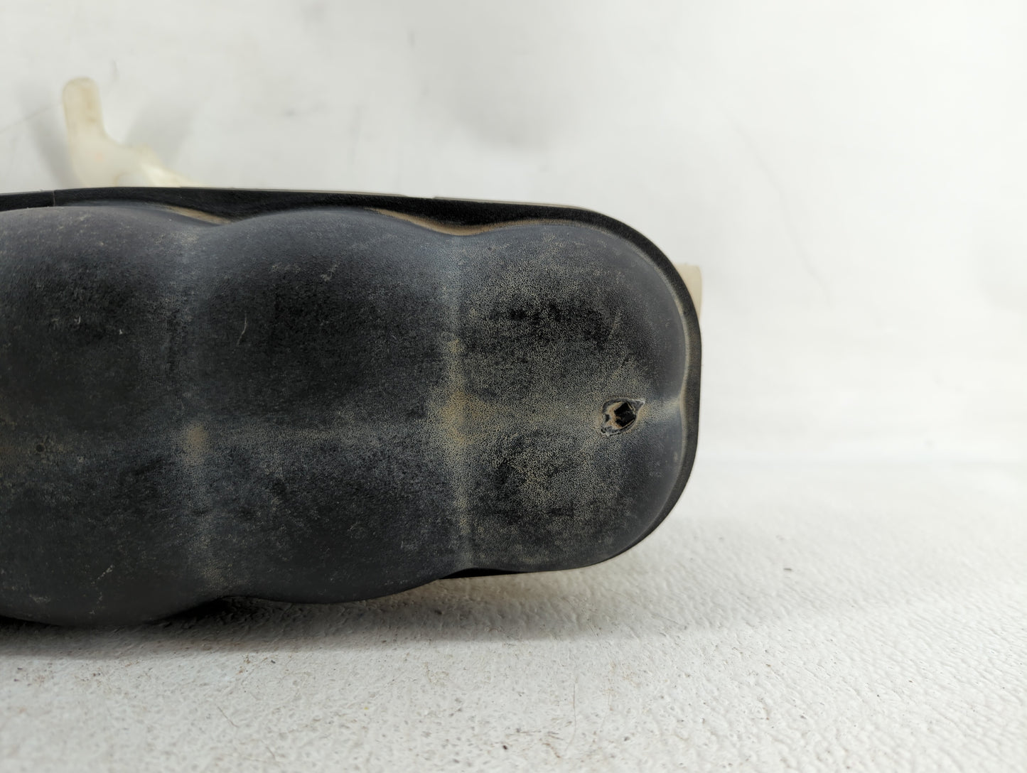 Gmc Yukon Xl Radiator Coolant Overflow Expansion Tank Bottle - Oemusedautoparts1.com