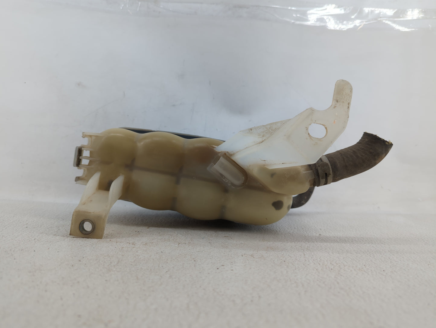 Gmc Yukon Xl Radiator Coolant Overflow Expansion Tank Bottle - Oemusedautoparts1.com