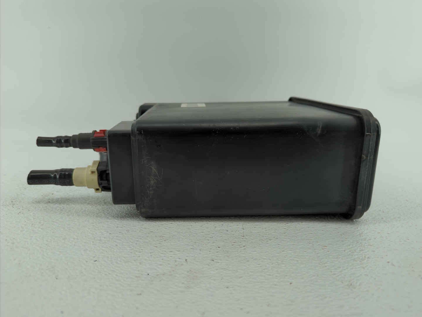 2013 Gmc Yukon Xl Fuel Vapor Charcoal Canister - Oemusedautoparts1.com