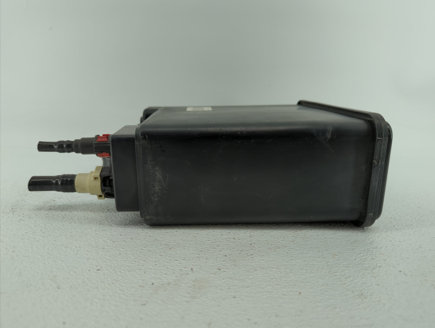2013 Gmc Yukon Xl Fuel Vapor Charcoal Canister - Oemusedautoparts1.com